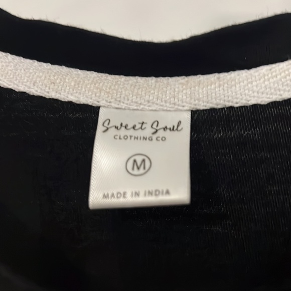 Sweet Soul top Medium Graphic Tee Black and White Peace sign - Picture 4 of 12